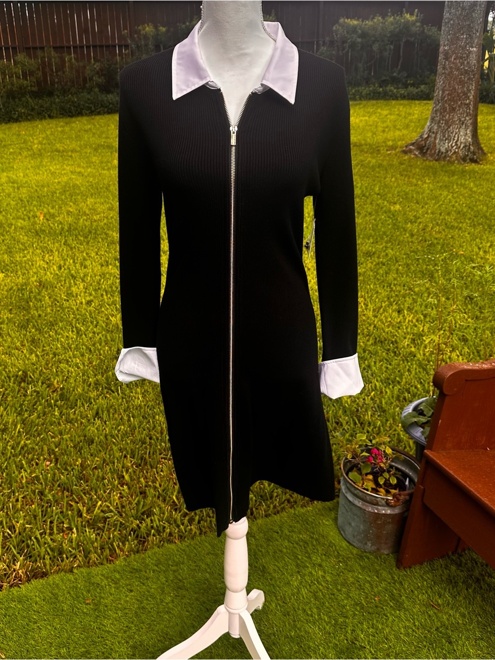 Ellen Tracy Black Long Sleeve Zip Dress with White Collar & Cuffs